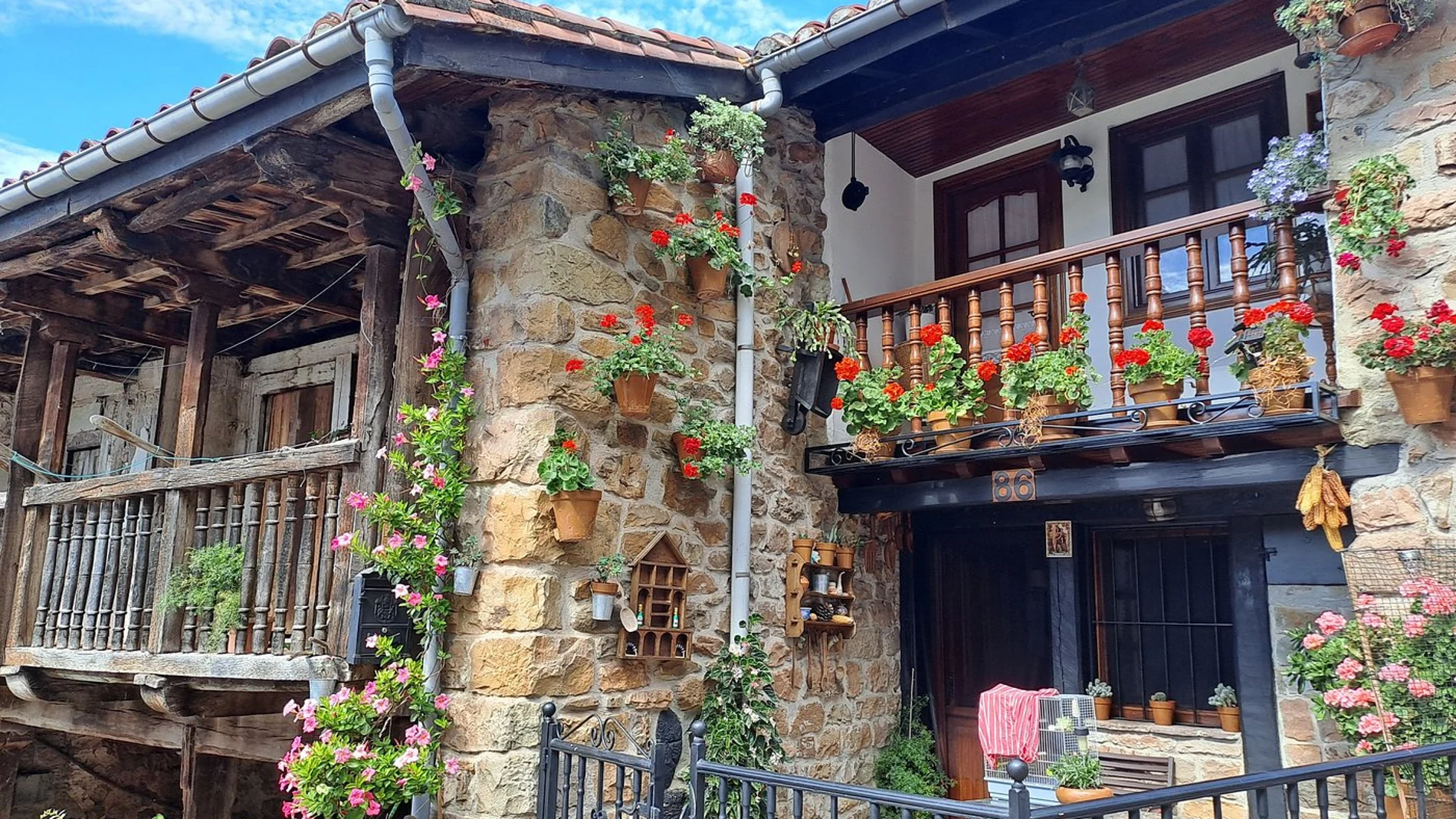 Así es el pueblo de Cantabria que te transporta a una auténtica postal