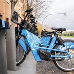Bicicletas de bicimad estacionadas