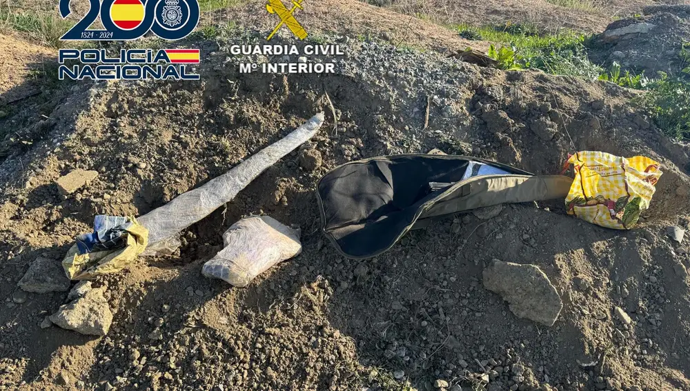 Las armas de guerra localizadas en el interior de la galería de tiro