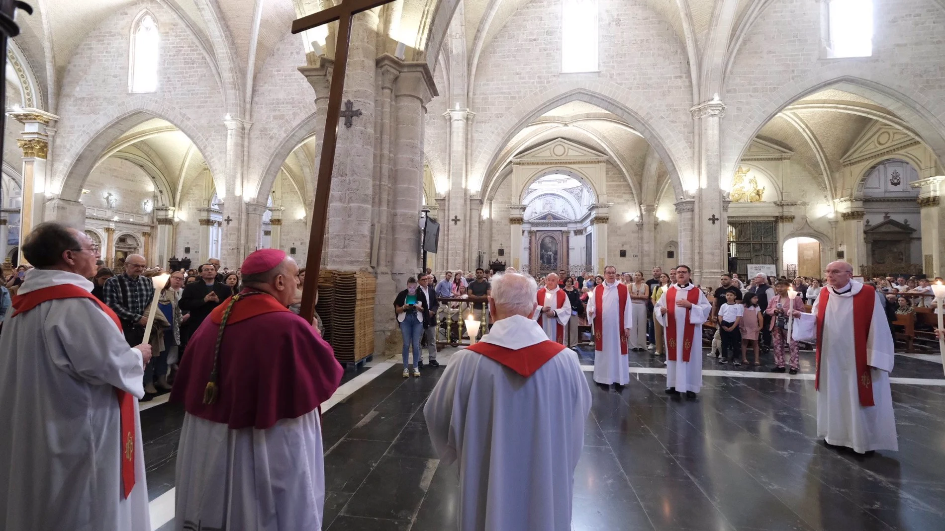 La Catedral de Valencia acoge este sábado por la noche la Vigilia Pascual, presidida por arzobispo Benavent