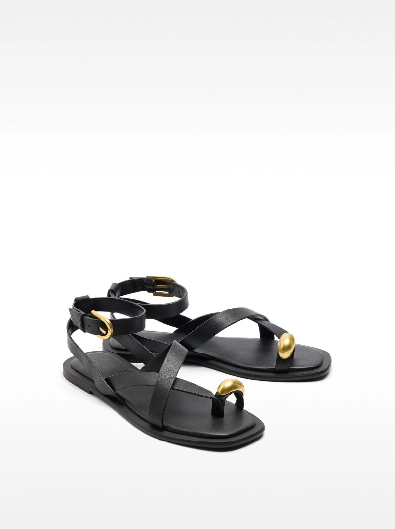 Sandalias planas.
