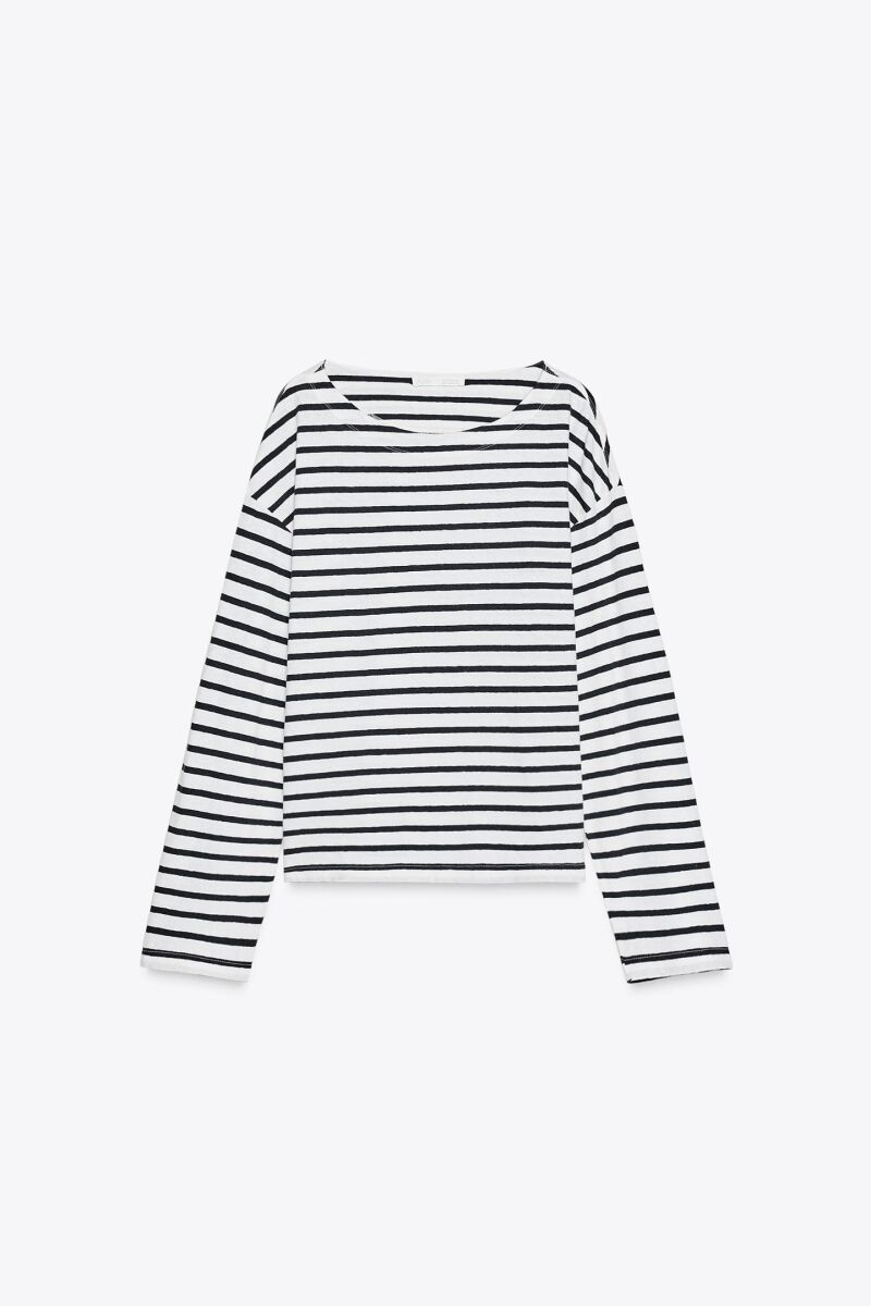 Camiseta de rayas marineras.