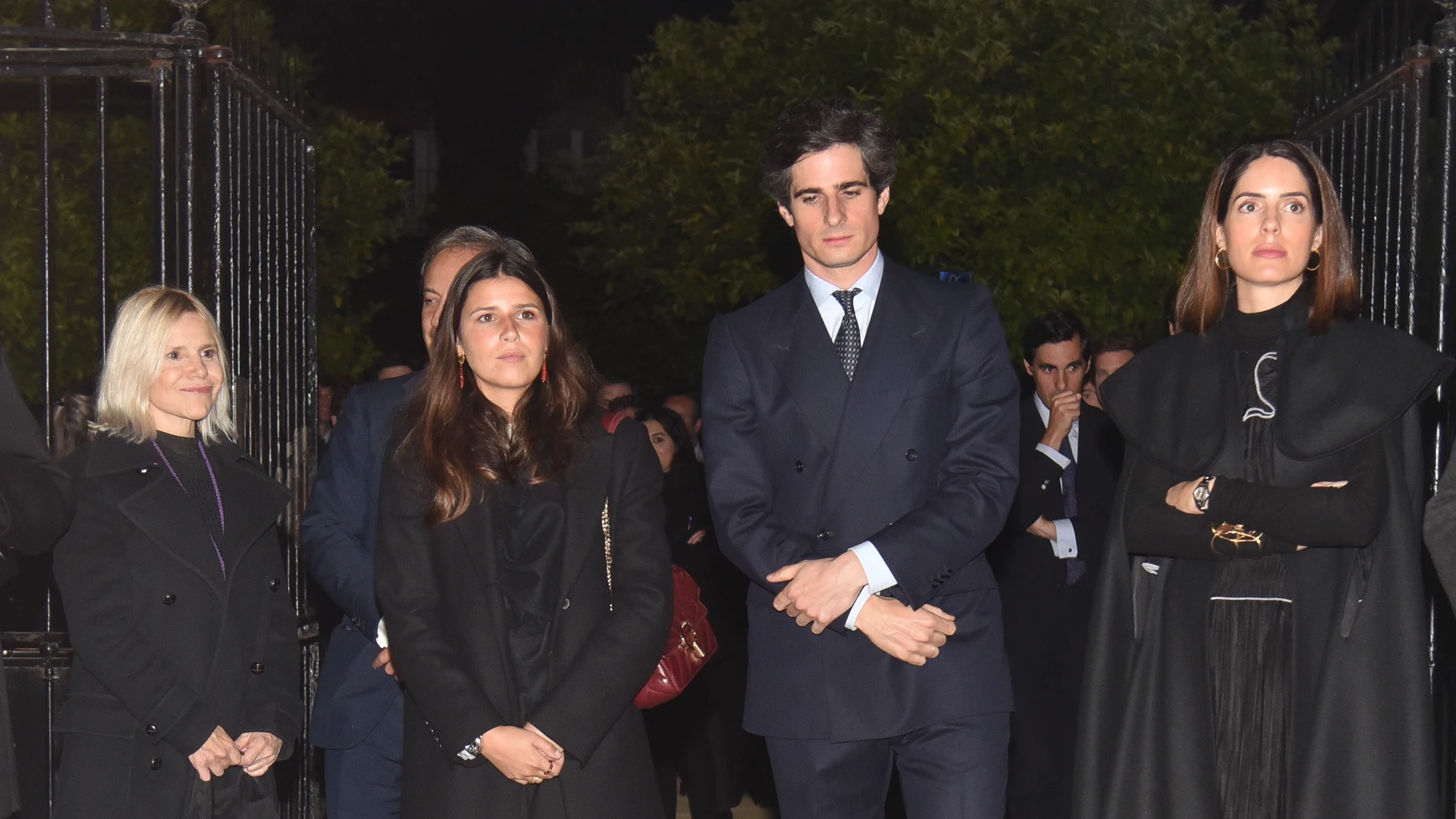 Eugenia Martínez Irujo, Tana Rivera y Sofía Palazuelo en la Madrugá en Sevilla.