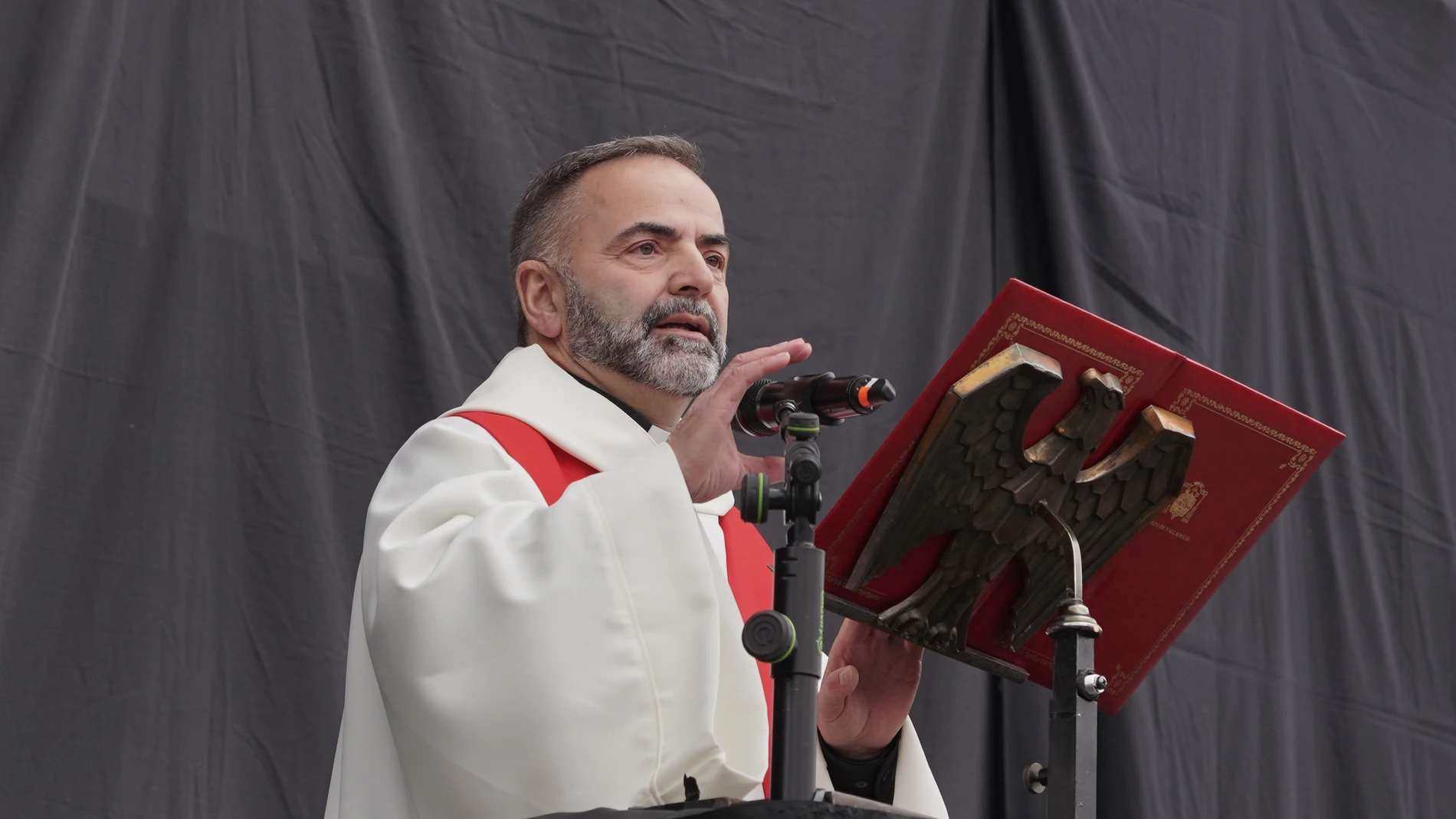 El sacerdote operario diocesano vallisoletano José San José Prisco, durante el Sermón de las 7 Palabras