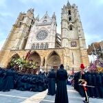 Celebración del acto de ‘El Encuentro’ en el transcurso de la Procesión de los Pasos de la Cofradía Dulce Nombre de Jesús Nazareno