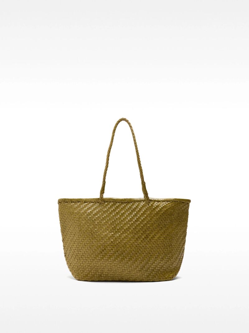 Bolso trenzado.