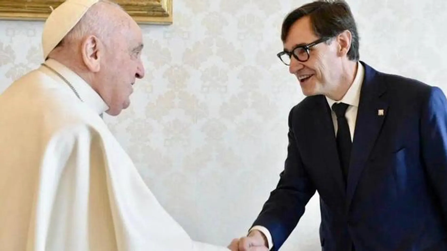 El Papa Francisco y Salvador Illa