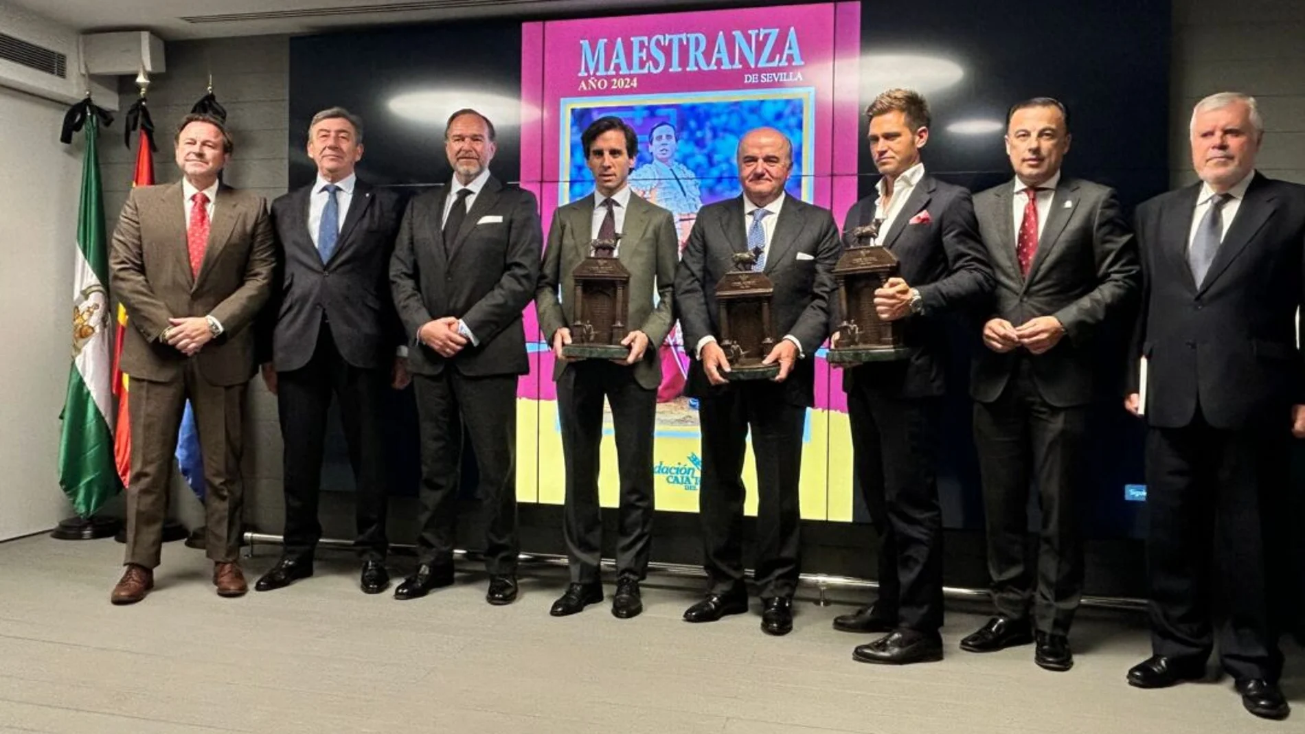 Foto de grupo de los XIX Premios “Pepe Luis Vázquez" que entrega Caja Rural de Sur
