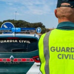 ¿Puedo pitar a un coche de la Policía o de la Guardia Civil? Esto dice la ley