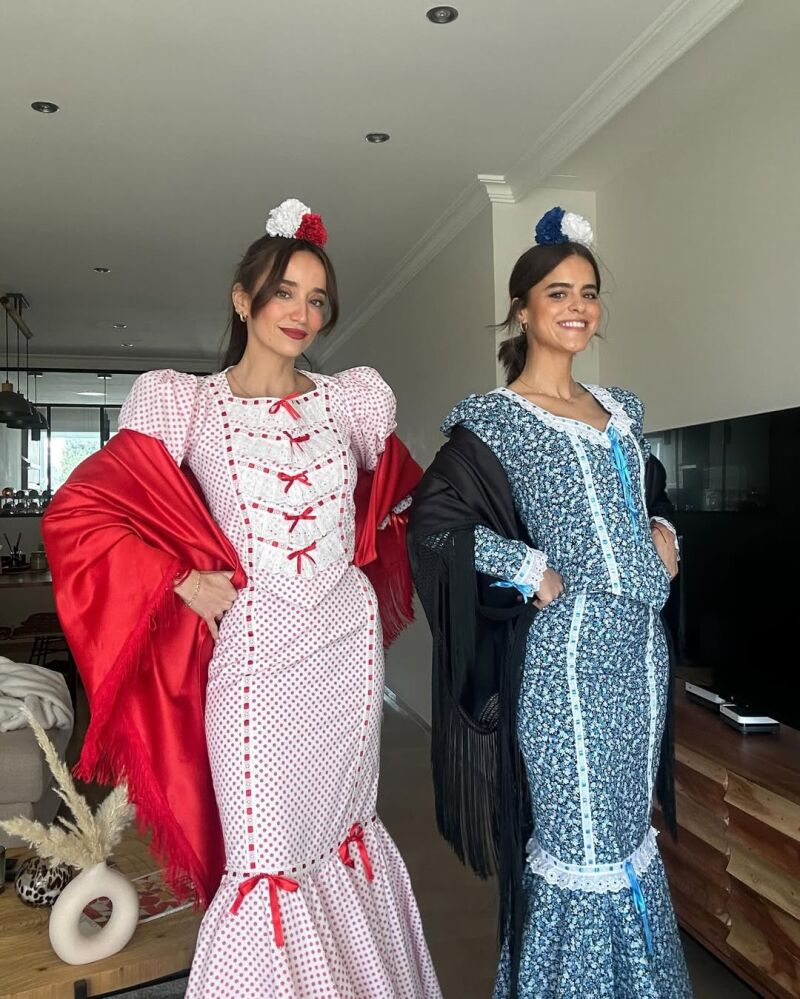 Influencers con trajes de chulapa.