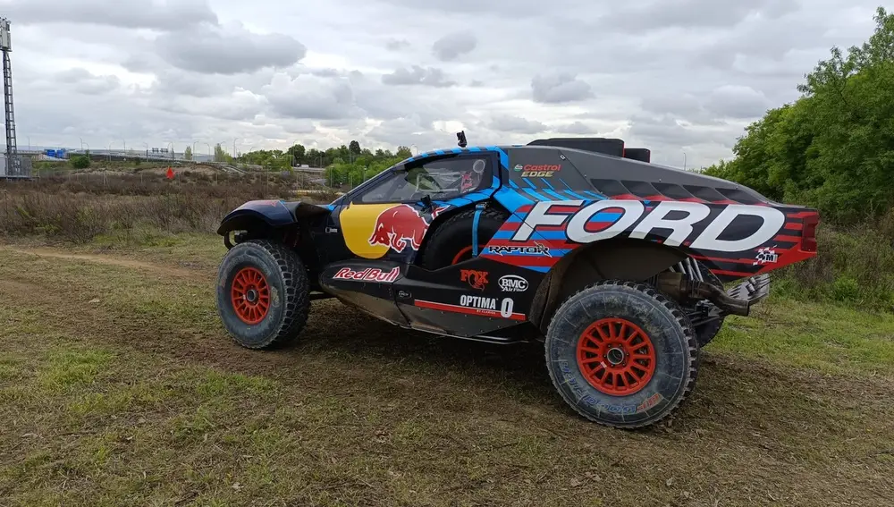 Sainz, este mañana en el Ford Raptor en las cercanías de IFEMA