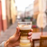 Canarias tiene una bebida estrella con alcohol que no es ni vino ni cerveza y que sabe a café