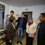 El coordinador federal de IU, Antonio Maillo, durante su visita a la sede local de la formación en Ponferrada