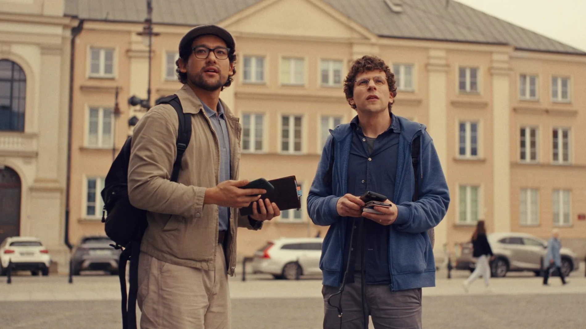 Escena de la película, con un Jesse Eisenberg que actúa y dirige