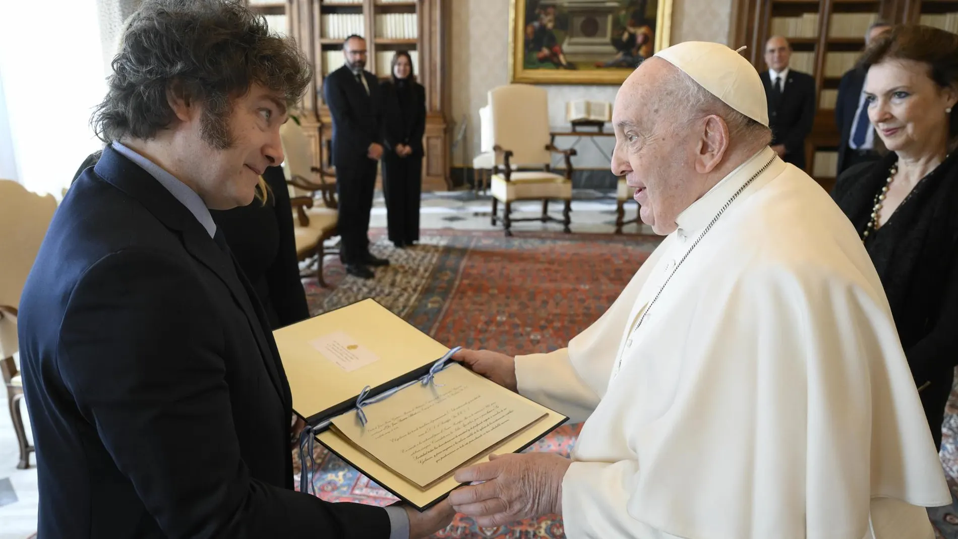 Papa.- Milei viaja desde este jueves a Roma para acudir al funeral por el Papa