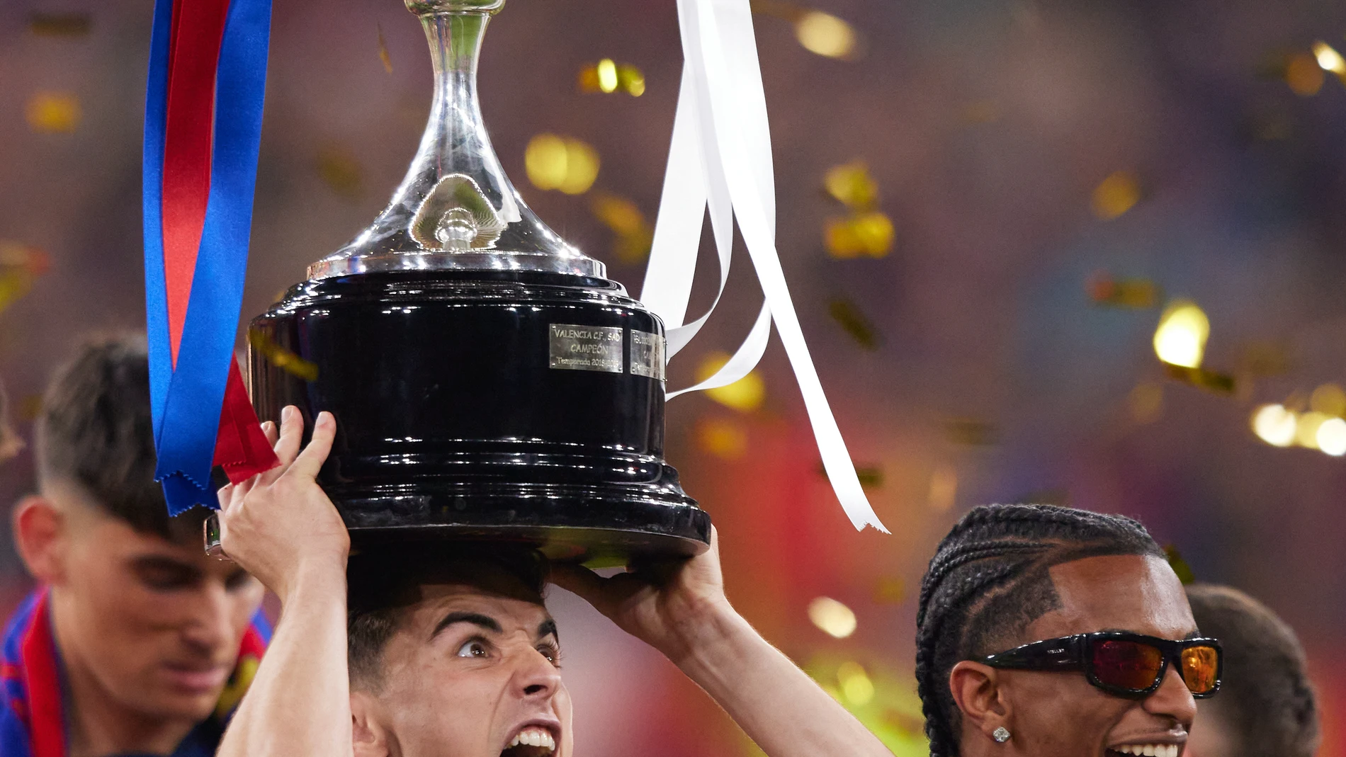 Pablo Martin Gavi of FC Barcelona celebrate with the trophy during the Spanish Cup, Copa del Rey, Final football match played between FC Barcelona and Real Madrid at La Cartuja Stadium on April 26, 2025 in Sevilla, Spain. AFP7 27/04/2025 ONLY FOR USE IN SPAIN