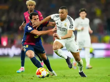 Spain Soccer Copa Del Rey Real Madrid's Kylian Mbappe challenges for the ball with Barcelona's Eric Garcia during the Spanish Copa del Rey final soccer match between Barcelona and Real Madrid at Estadio de La Cartuja stadium in Seville, Spain, Saturday, April 26, 2025. (AP Photo/Jose Breton)