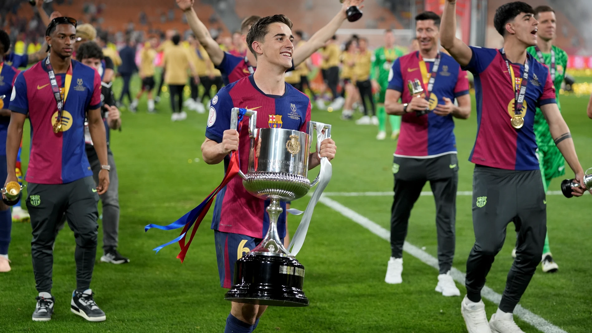 Pablo Martin Gavi of FC Barcelona celebrates with the trophy during the Spanish Cup, Copa del Rey, Final football match played between FC Barcelona and Real Madrid at La Cartuja Stadium on April 26, 2025 in Sevilla, Spain. AFP7 27/04/2025 ONLY FOR USE IN SPAIN