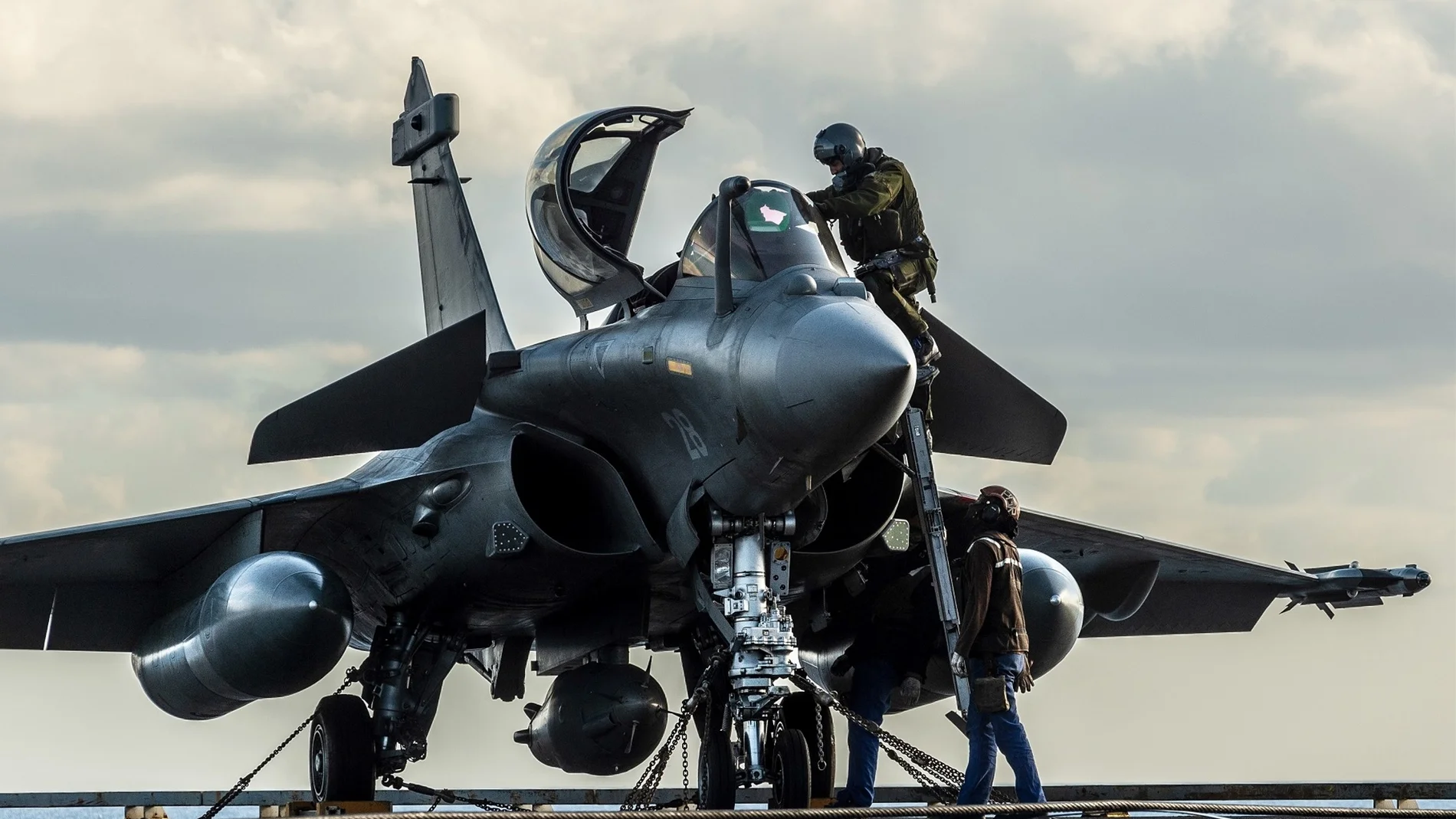 La versión naval del cazas francés Rafale-M