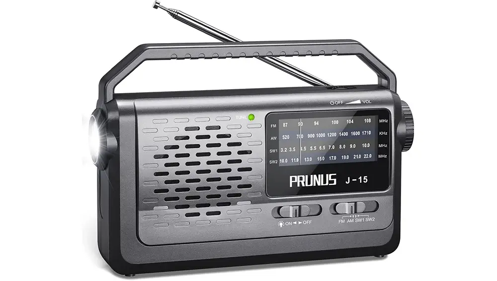 La PRUNUS J-15 es una radio FM portátil muy completa para estar siempre informado