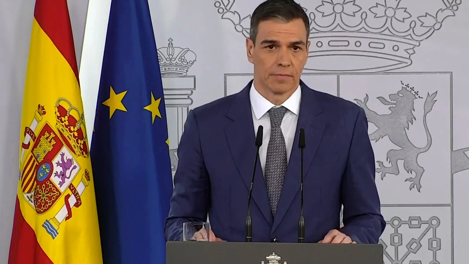 Madrid (Spain), 29/04/2025.- A handout video-grab image taken from Spanish Prime Ministry's X Account shows Spanish Prime Minister Pedro Sanchez informing on the situation after a massive outage affected Spain and Portugal at La Moncloa Palace, in Madrid, Spain, late 28 April 2025 (issued on 29 April 2025). (España) EFE/EPA/Fernando Calvo/Spanish Prime Min HANDOUT IMAGE TO BE USED ONLY IN RELATION TO THE STATED EVENT (MANDATORY CREDIT)HANDOUT EDITORIAL USE ONLY/NO SALES
