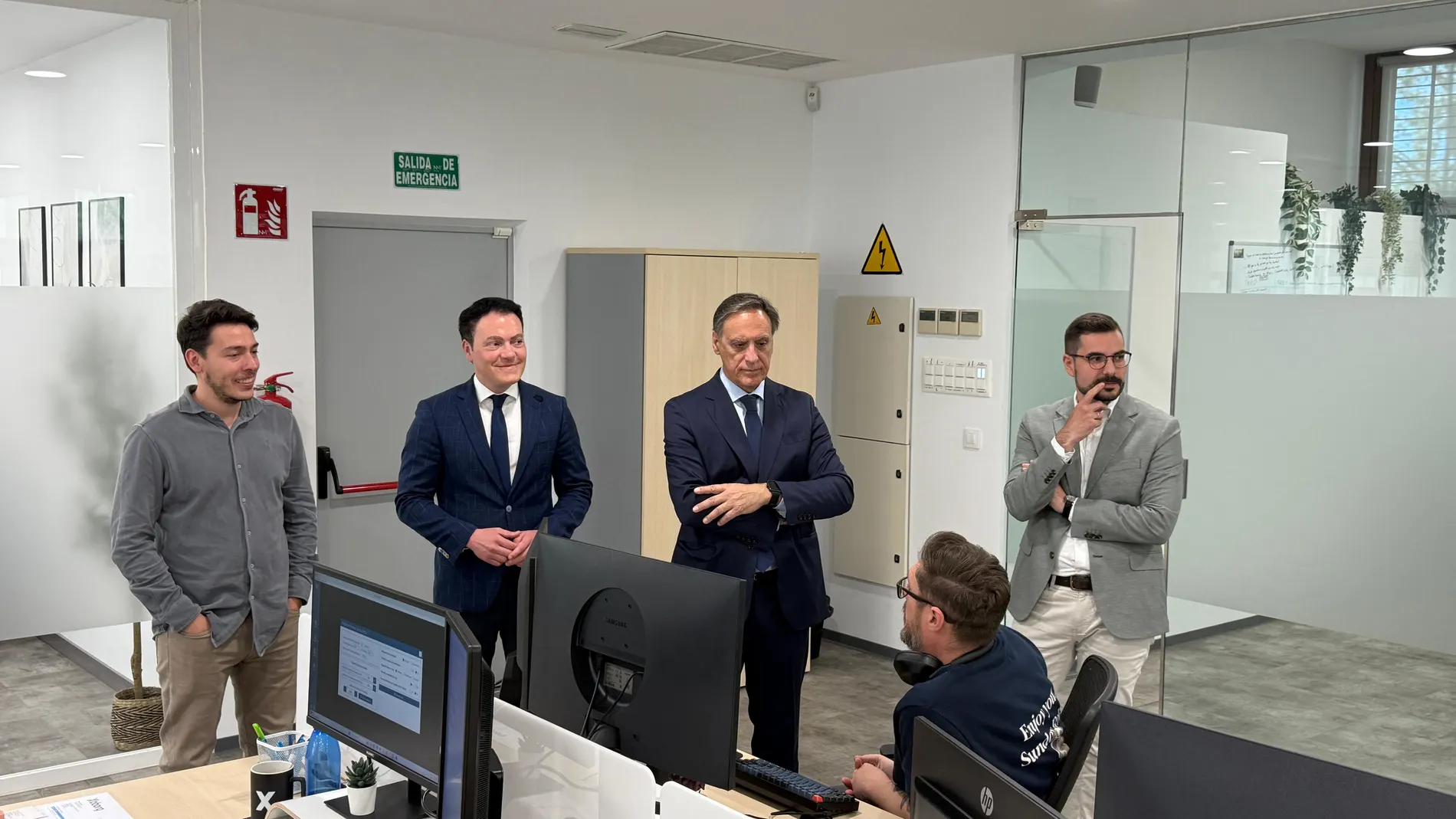 El alcalde de Salamanca, Carlos García Carbayo, visita Xoborg Technologies