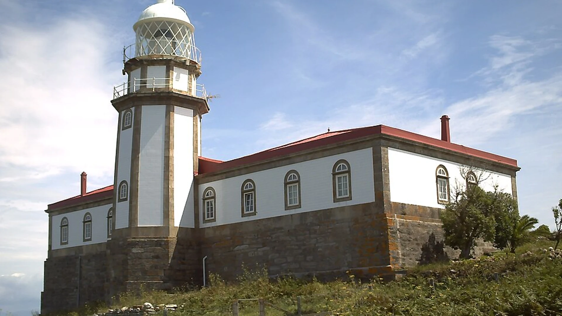 Así es el faro gallego que lleva guiando a los marineros desde hace más de 150 años