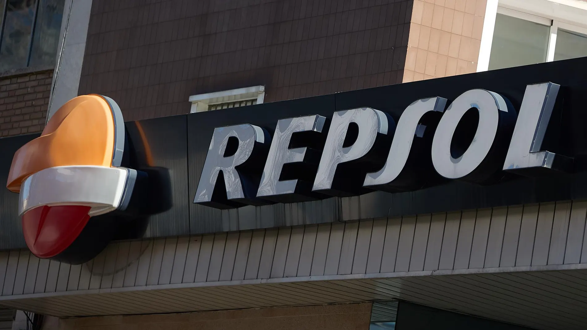 Economía.- Fitch mantiene el rating de Repsol en 'BBB+' con perspectiva estable