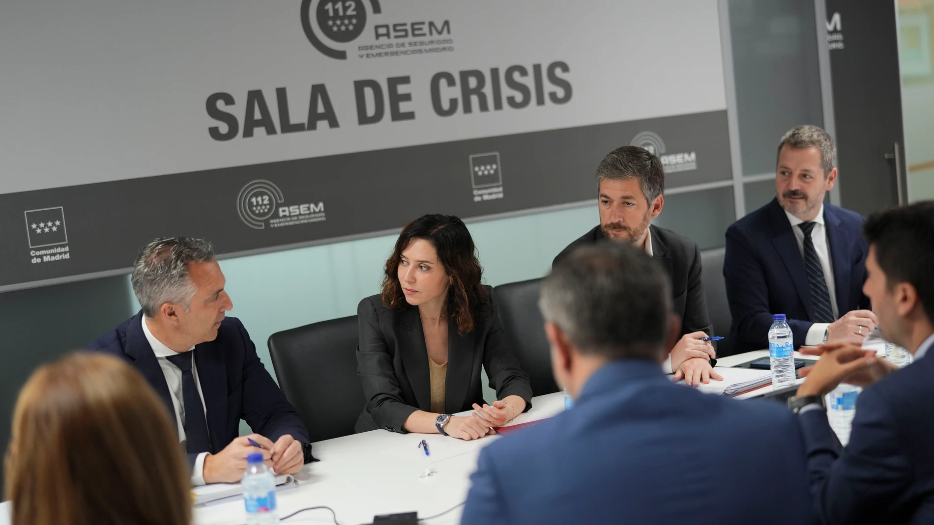 MADRID, 29/04/2025.- La presidenta de la Comunidad de Madrid, Isabel Díaz Ayuso (c), esta mañana en la sede de la Agencia de Seguridad y Emergencias ASEM 112, donde preside la reunión del comité de dirección del PLATERCAM.- EFE/COMUNIDAD DE MADRID PRENSA