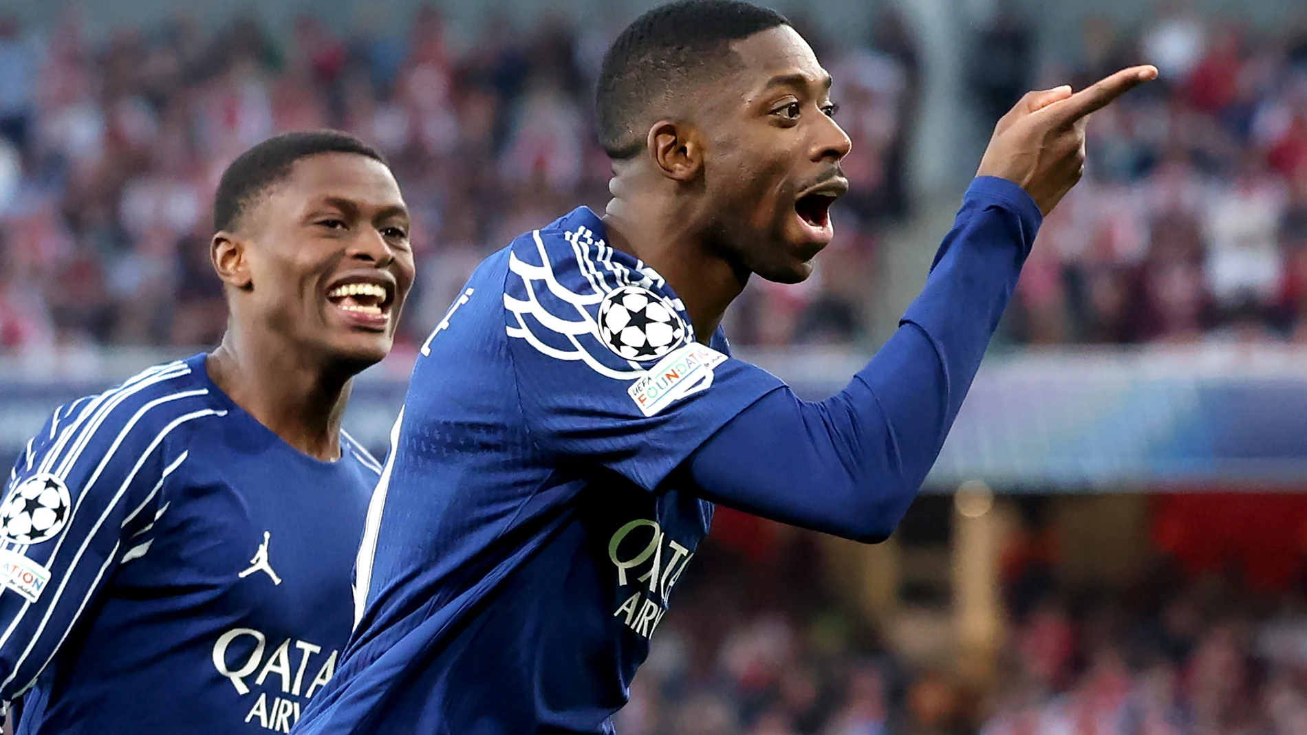 LONDON (United Kingdom), 29/04/2025.- Ousmane Dembele (R) of PSG celebrates after scoring the opening goal during the UEFA Champions League semi-finals, 1st leg soccer match between Arsenal FC and Paris Saint-Germain, in London, Britain, 29 April 2025. (Liga de Campeones, Reino Unido, Londres) EFE/EPA/NEIL HALL
