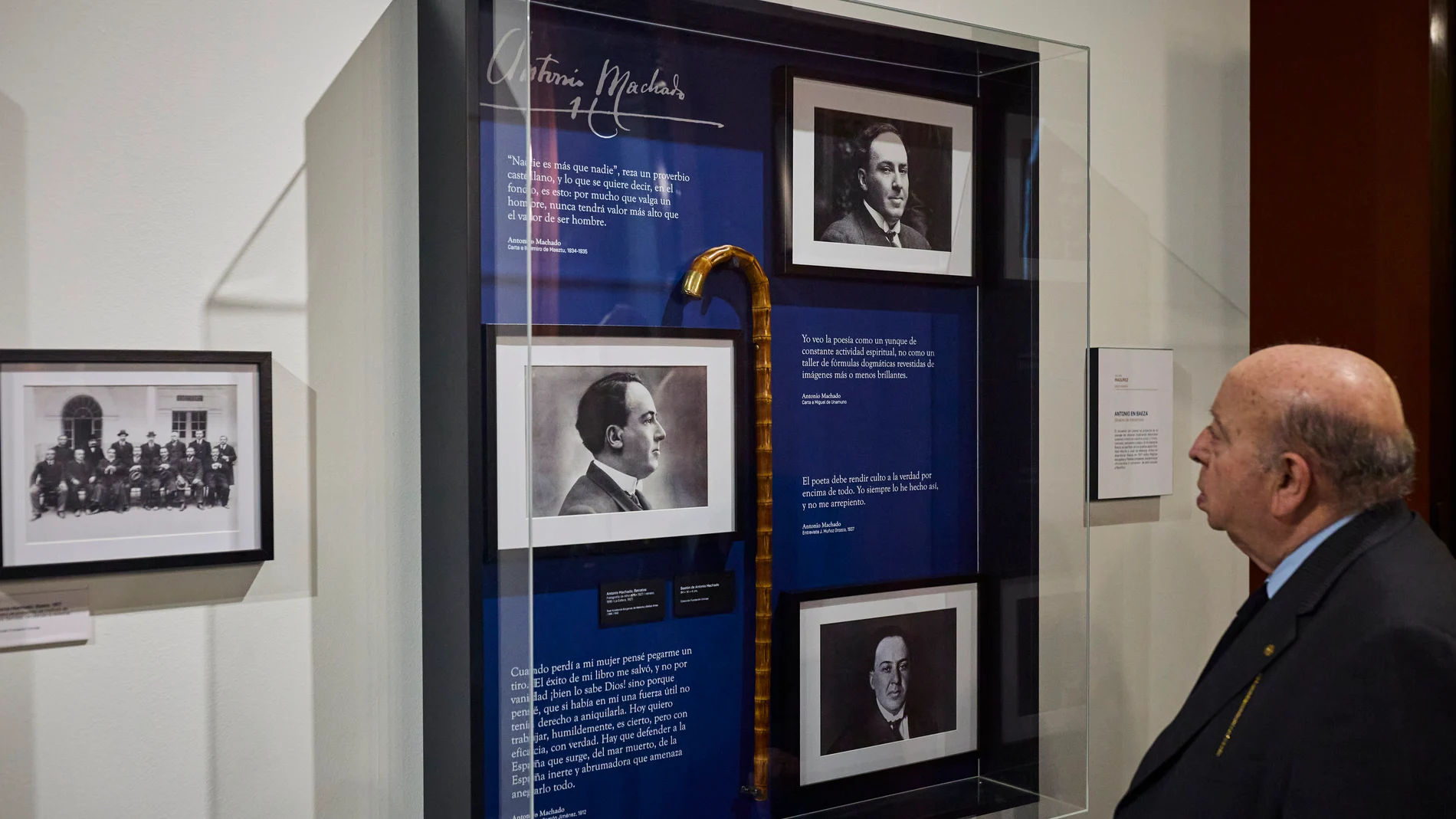 La RAE acoge la exposición «Los Machado. Retrato de familia». a exposición «Los Machado. Retrato de familia», que pretende mostrar por primera vez al gran público el legado intelectual de la familia Machado al completo, llega a la sede de la Real Academia Española (RAE) en Madrid, donde se podrá visitar entre el 30 de abril y el 29 de junio. La muestra recala en la RAE para unir de nuevo a los hermanos Machado en la institución de la que formaron parte: Manuel como miembro de número y Antonio...