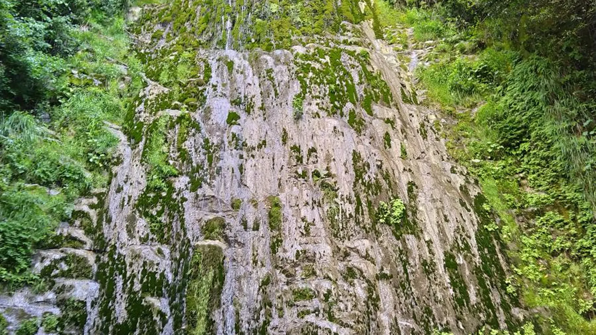 Así es el Churrón de Castillo, la cascada más espectacular de toda Cantabria