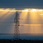 Estas son las horas más baratas para poner la lavadora: el precio de la luz se desploma