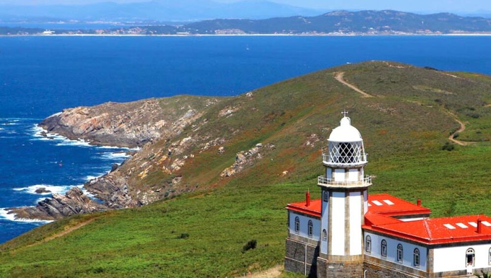 Viste del faro de Ons y su costa