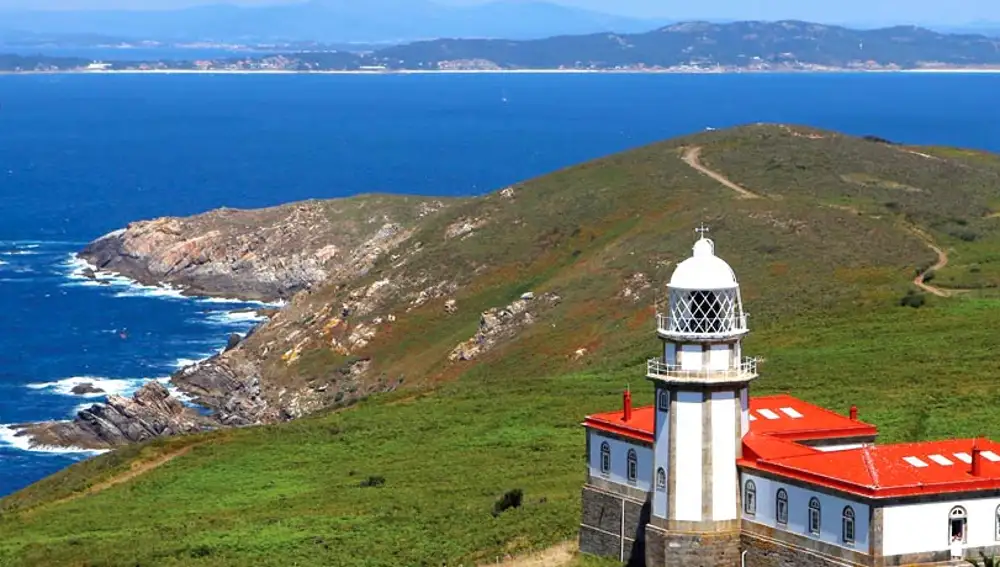 Viste del faro de Ons y su costa