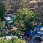 El Ayuntamiento de Barcelona desaloja el asentamiento del barrio de Vallcarca 