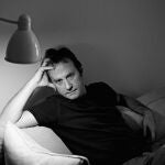 MADRID, 02/05/2023.- "Algún día seré recuerdo" es el nuevo libro del escritor madrileño Marcos Giralt Torrente en el que ha recopilado más de 40 textos que mezclan literatura, arte y vida, y que constituye una especie de legado y "un retrato al trasluz" del autor, abordado desde diferentes puntos de vista. Un libro del que Giralt Torrente (1968) se siente "muy orgulloso", como explica en una entrevista con EFE en la que insiste en que "no es una cajón de sastre", ya que todas las piezas que lo forman, aunque sean heterogéneas, son textos en los que asegura reconocerse "estilísticamente y de fondo" y muy cuidados. EFE/Editorial Anagrama -SOLO USO EDITORIAL/SOLO DISPONIBLE PARA ILUSTRAR LA NOTICIA QUE ACOMPAÑA (CRÉDITO OBLIGATORIO)-