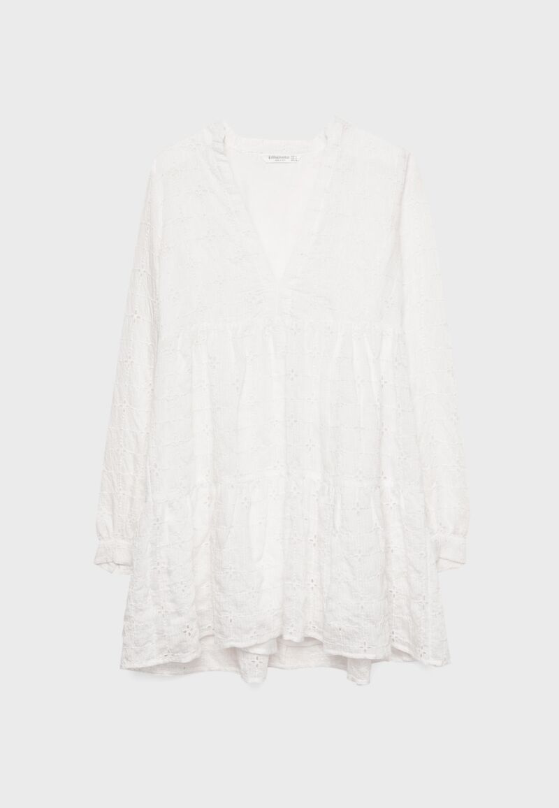 Vestido corto fluido bordados.