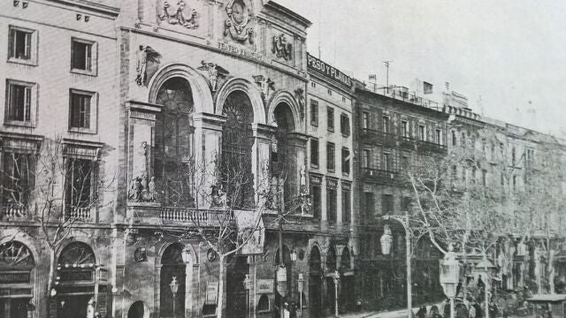 Esta Barcelona está desapareciendo: edificios históricos tapiados, cerrados y sin plan de futuro