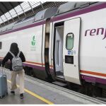 Economía.- Renfe pedirá el DNI para formalizar viajes con los abonos del 50% de Avant para impedir su uso fraudulento