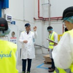 Un momento de la visita a la panta de Plastipak en Toledo