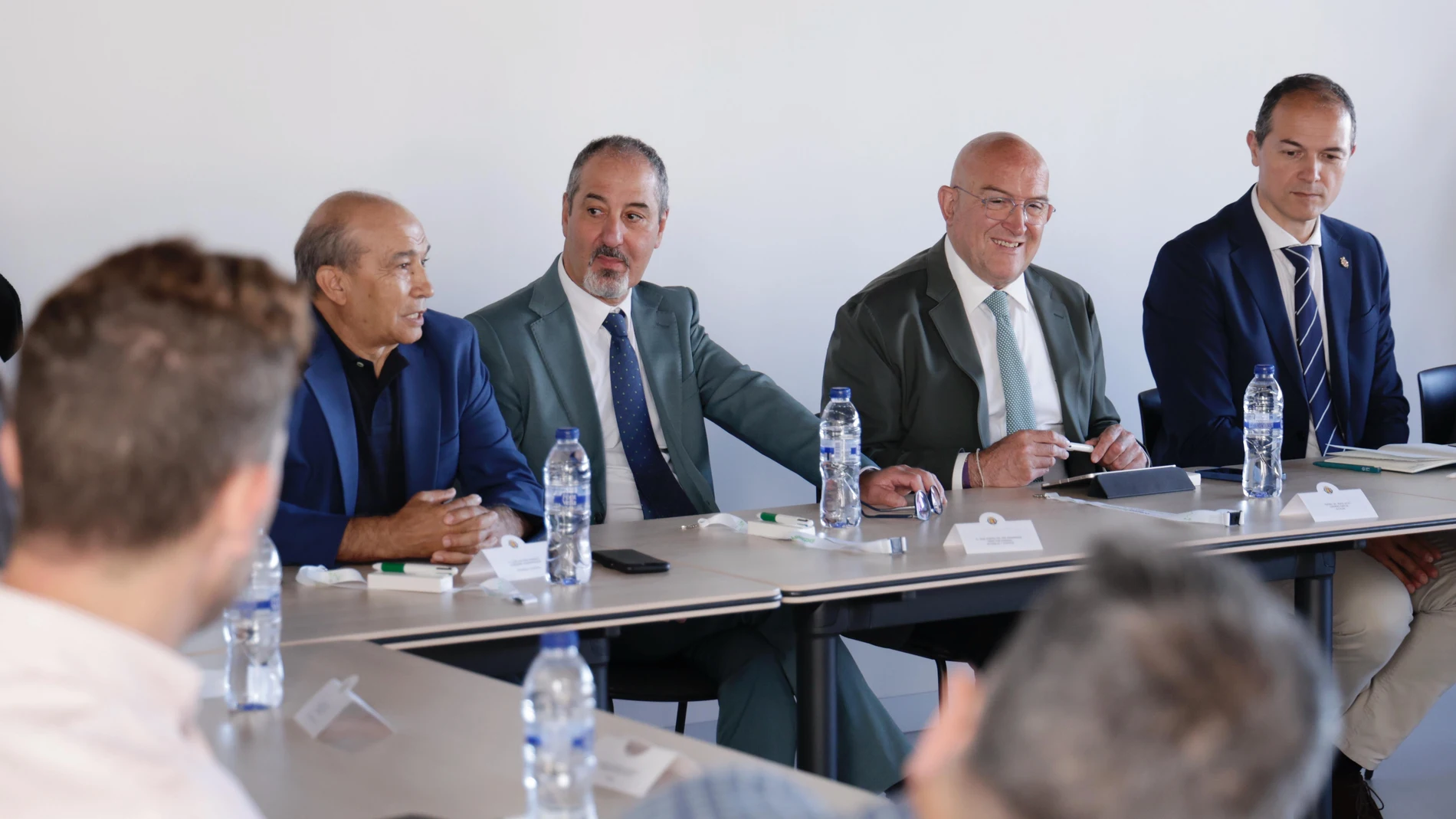 El alcalde de Valladolid, Jesús Julio Carnero, preside la Mesa Municipal de la Automoción