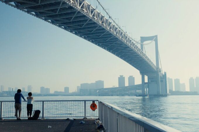 El puente Rainbow, en Tokio, la ciudad donde se desarrolla la serie