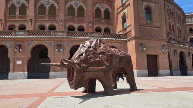 La nueva escultura de la explanada de Las ventas que está dando que hablar en San Isidro
