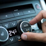El sencillo truco para limpiar el aire acondicionado del coche ante la llegada del calor