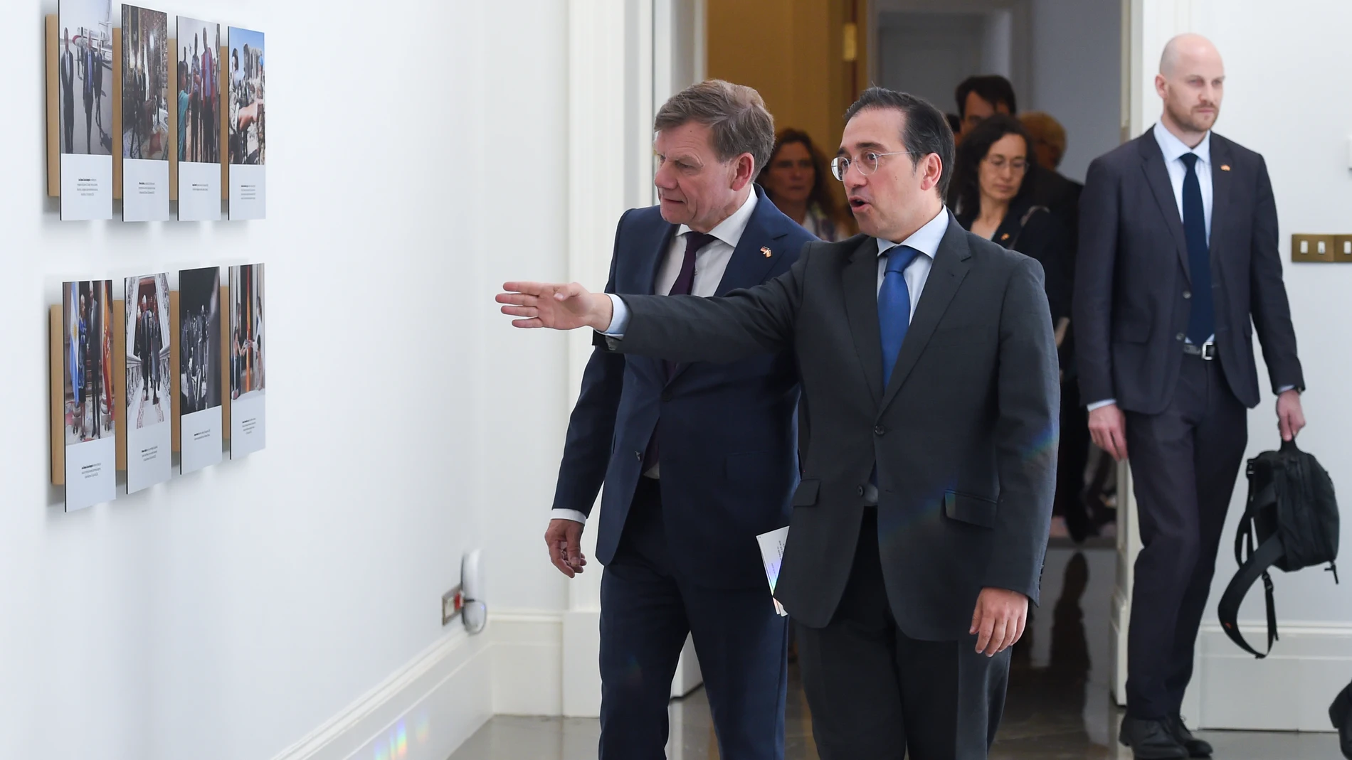 El ministro Federal de Relaciones Exteriores de Alemania, Johann David Wadephul (i) y el ministro de Asuntos Exteriores, Unión Europea y Cooperación, José Manuel Albares (d), llegan a una rueda de prensa tras una reunión, en el Palacio de Viana, a 26 de mayo de 2025, en Madrid (España). Durante el encuentro han abordado asuntos clave de la agenda europea, la cooperación bilateral y los retos internacionales compartidos por España y Alemania. 26 MAYO 2025;JOHANN DAVID WADEPHUL;ALBARES Gustav...