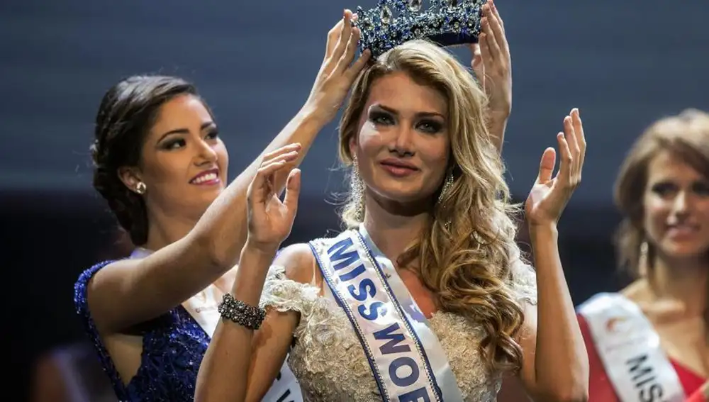 Mireia Lalaguna fue coronada Miss Mundo España el 25 de octubre de 2015