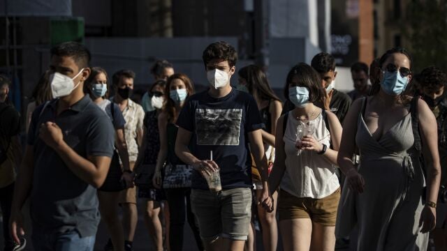 El SARS-CoV-2 surgió en China, pero sus variantes en India, Europa y África causando sucesivas olas en todo el mundo