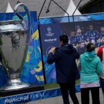 Aficionados en la "fan zone" de la final de la Champions