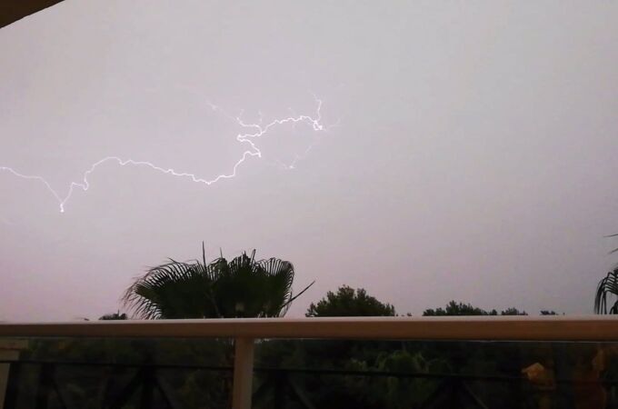 Aviso amarillo por tormentas en la Sierra hasta las 23 horas de este sábado